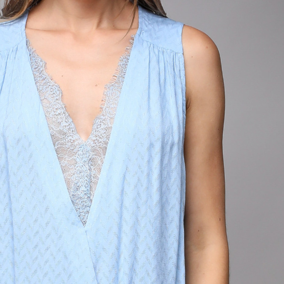 ⭐️ Do+Be - Lt. Blue Top - Picture 2 of 6